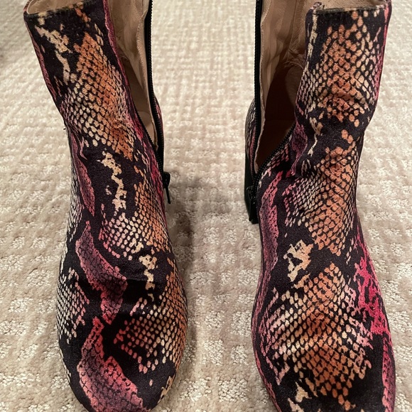 ANTHROPOLOGIE PRINTED VELVET ANKLE BOOTS - 8 - Picture 2 of 6